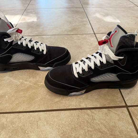 Jordan Men's Black and Red Sneakers - Picture 3 of 9